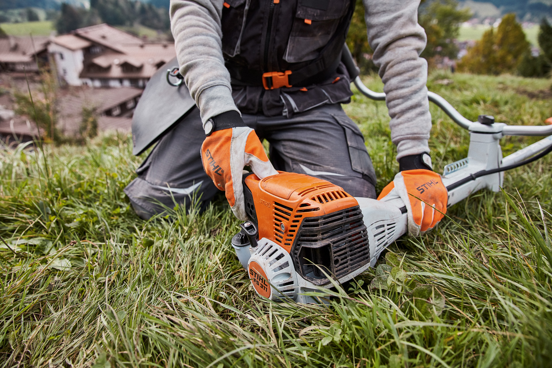 Запущений бензиновий кущоріз STIHL FS 311